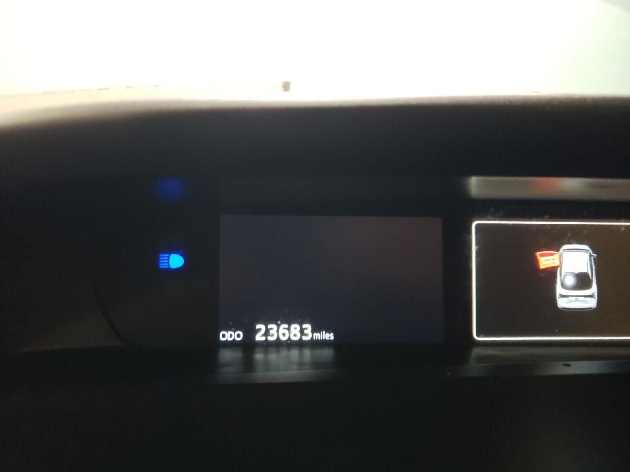 2022 Toyota Prius - Image 9