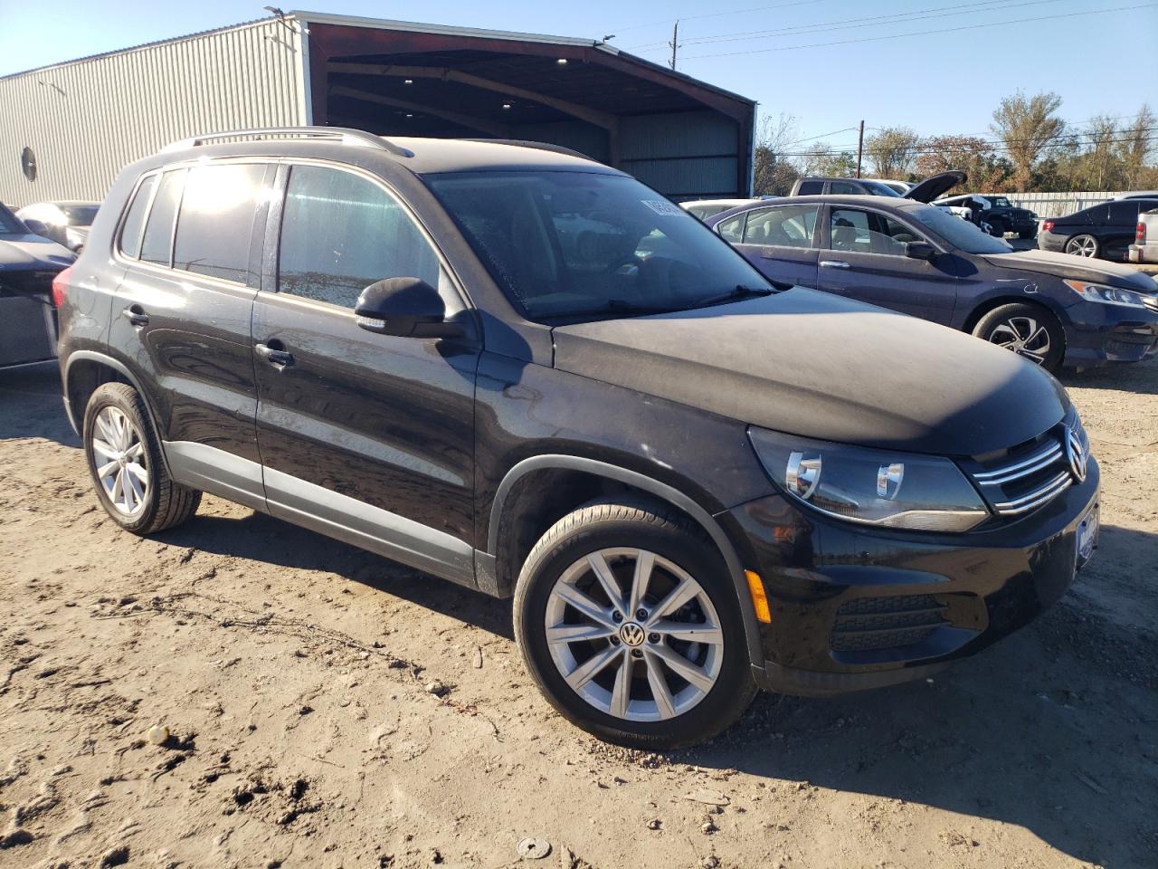 2017 Volkswagen Tiguan - Image 4