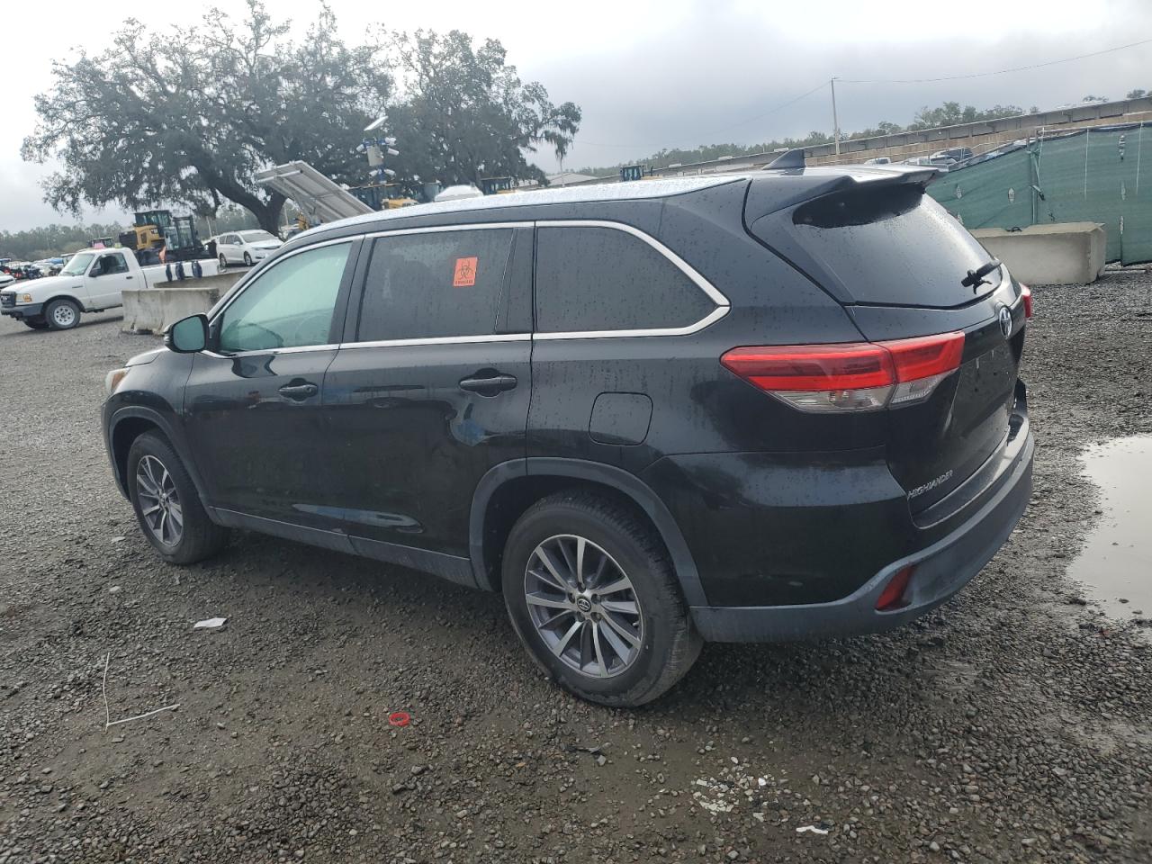 VIN 5TDKZRFH2KS554267 2019 TOYOTA HIGHLANDER no.2