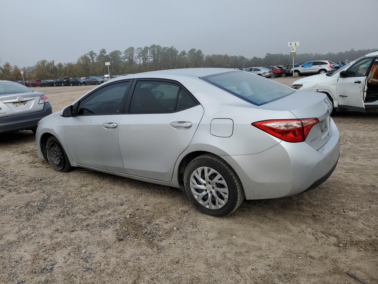 VIN 2T1BURHE7JC984059 2018 TOYOTA COROLLA no.2