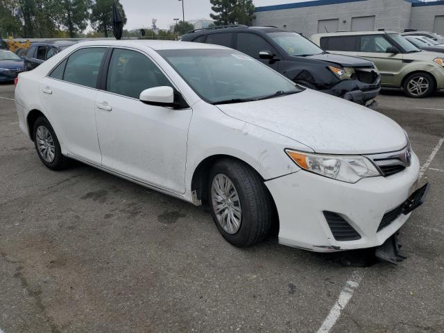  TOYOTA CAMRY 2014 Белый