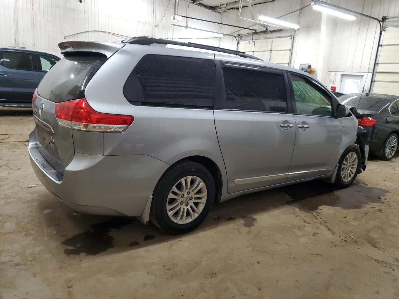 2012 Toyota Sienna - Image 3
