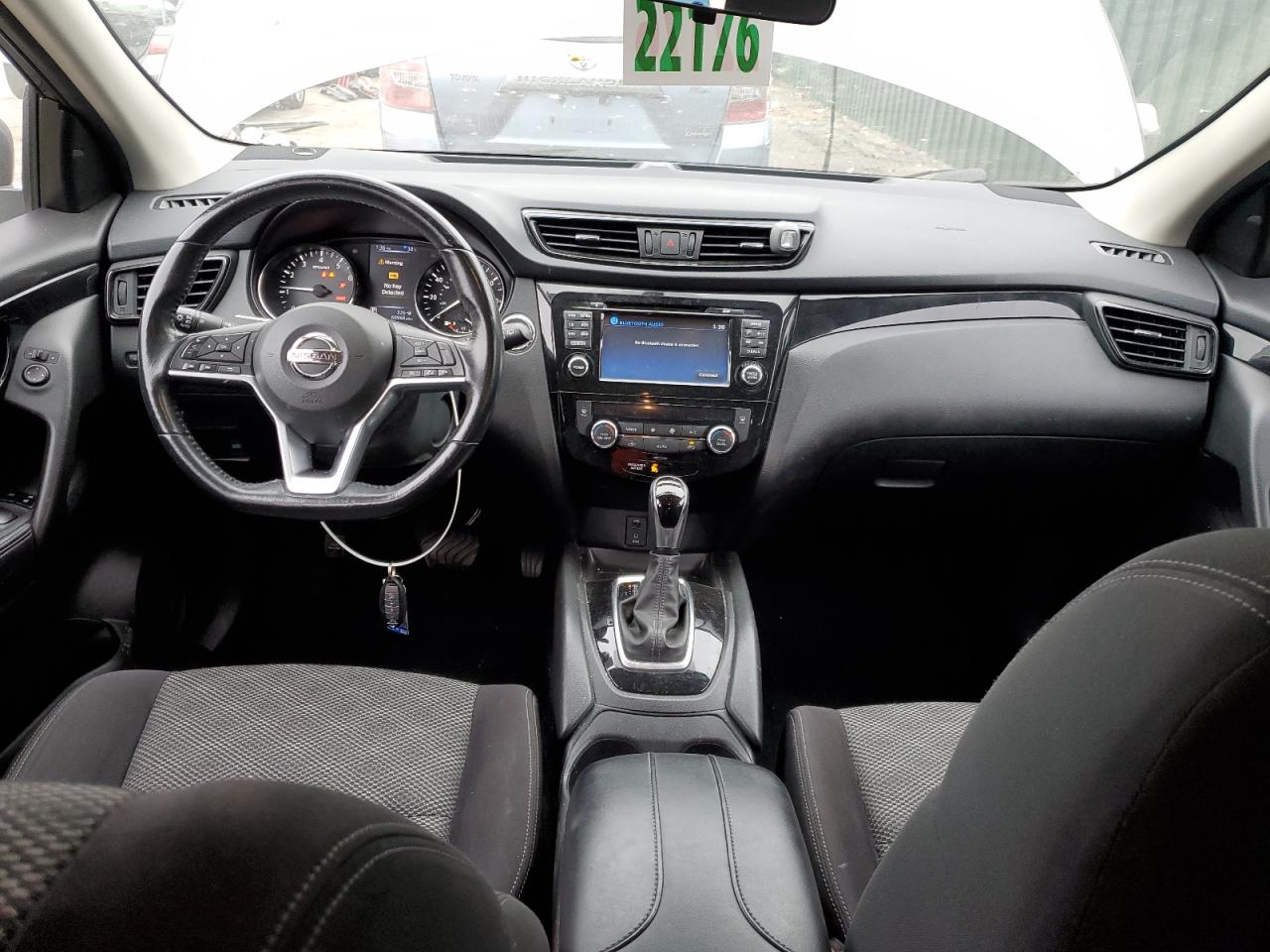 2017 Nissan Rogue - Image 8