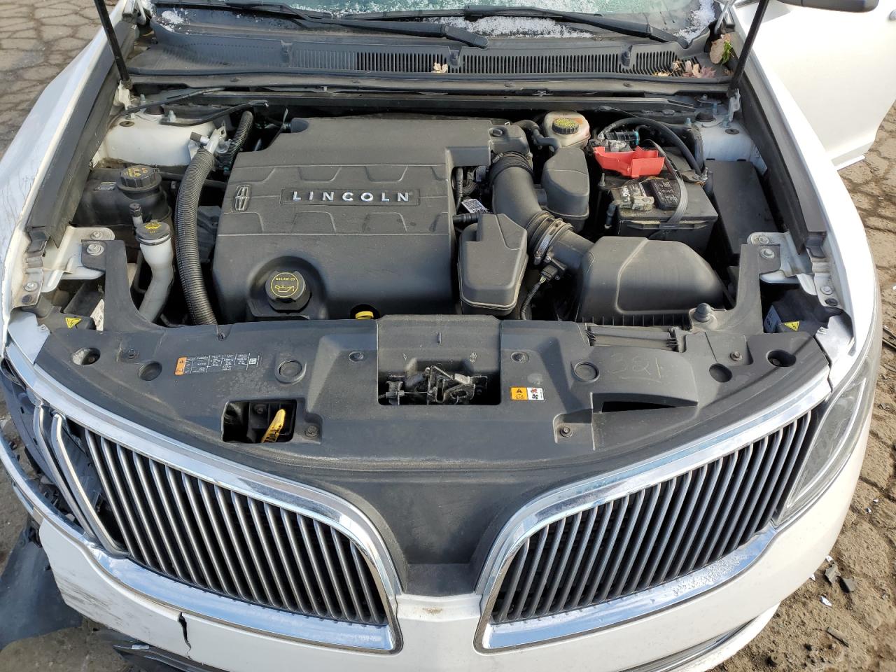2014 Lincoln MKS - Image 13