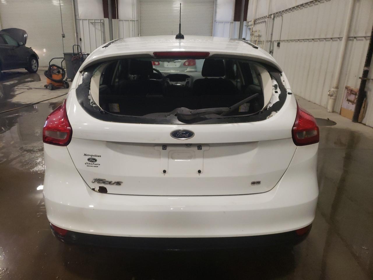 VIN 1FADP3K27HL348097 2017 FORD FOCUS no.6