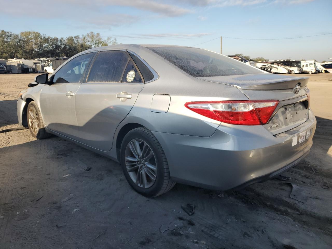 VIN 4T1BF1FK4GU170334 2016 TOYOTA CAMRY no.2