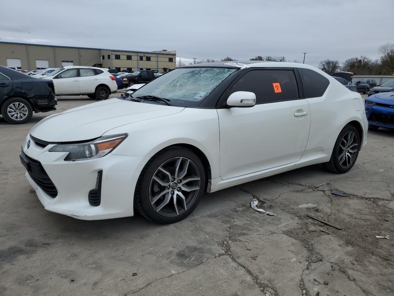 JTKJF5C73GJ019812 TOYOTA SCION 2016