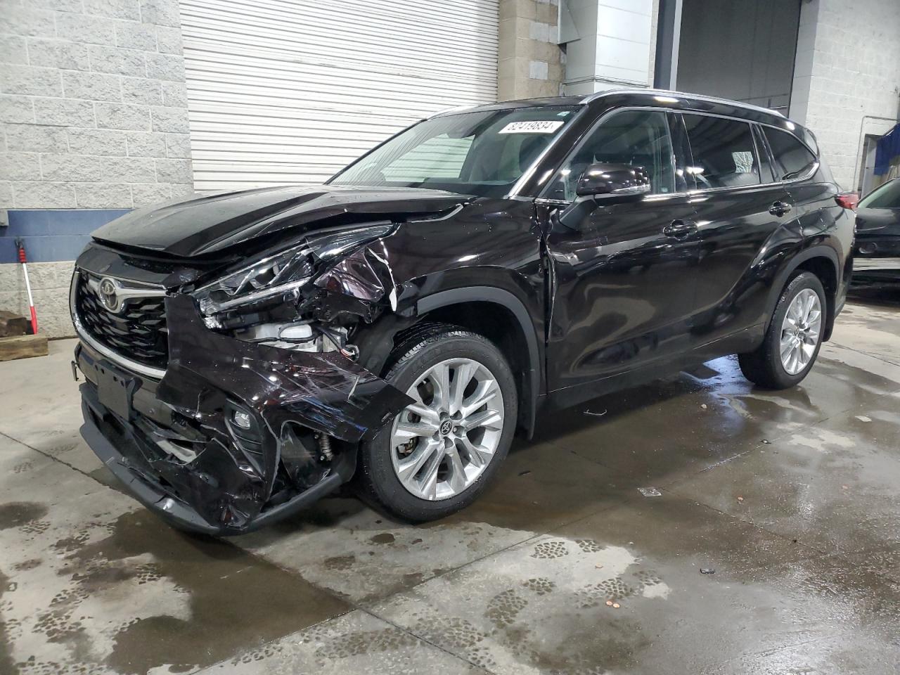 2021 Toyota Highlander - Image 1
