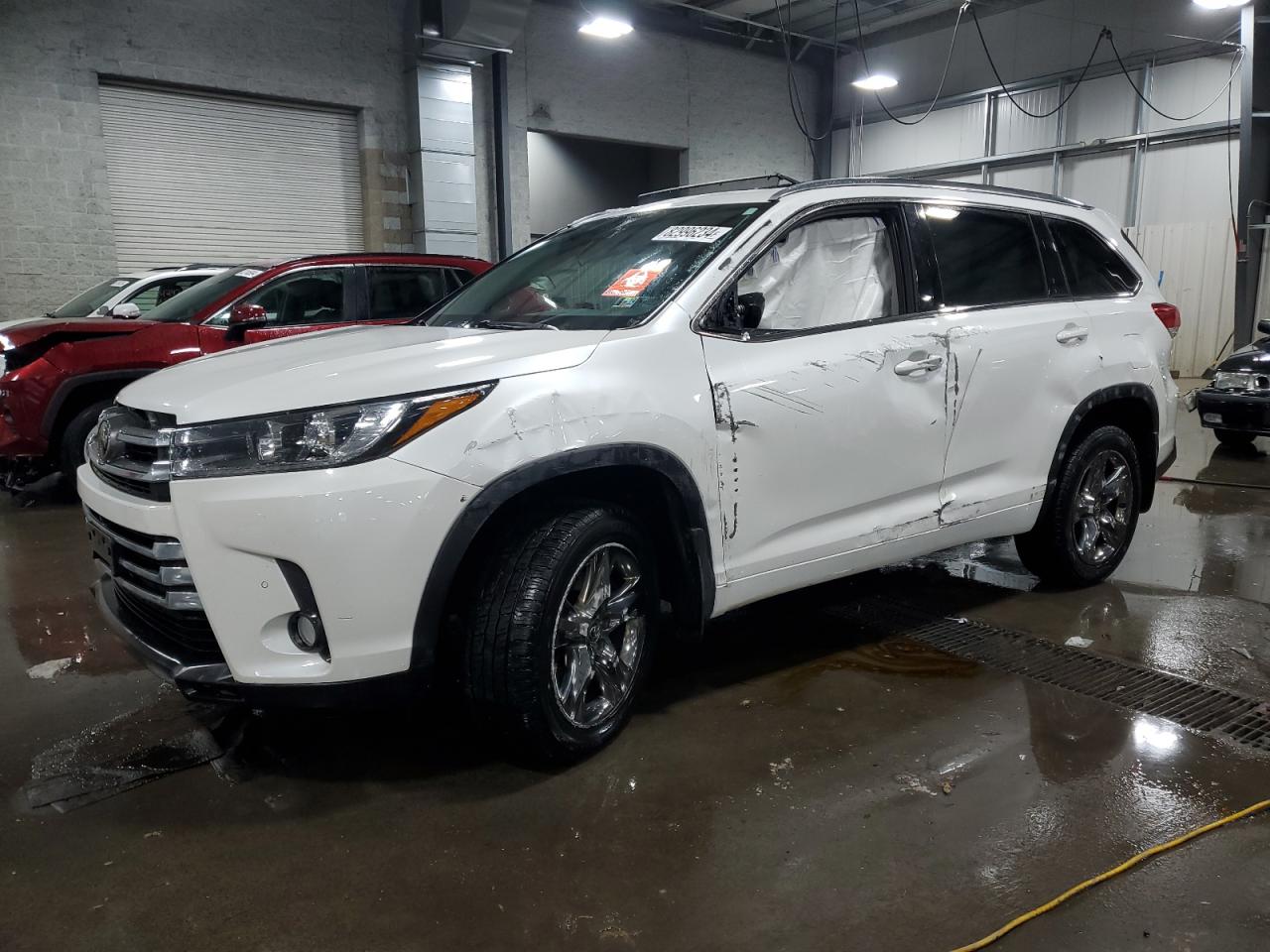 5TDDZRFH9HS418915 2017 TOYOTA HIGHLANDER - Image 1