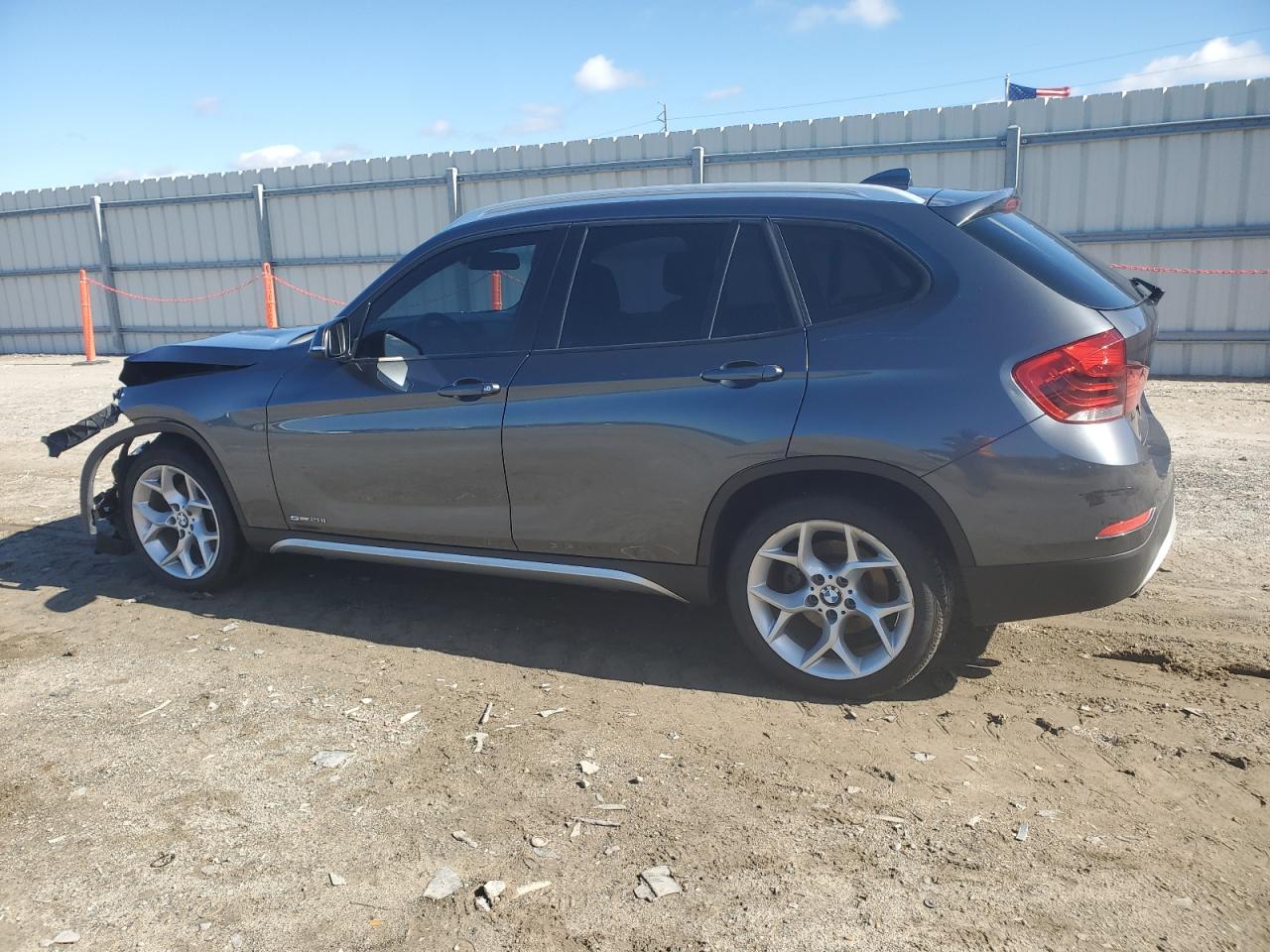 VIN WBAVM1C59EVW50833 2014 BMW X1 no.2