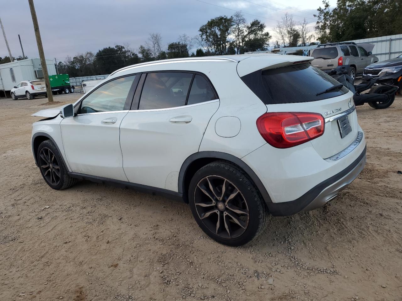 WDCTG4GB0FJ065175 2015 MERCEDES-BENZ GLA CLASS - Image 2