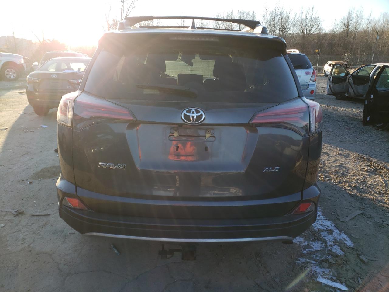 VIN 2T3WFREV8JW513589 2018 TOYOTA RAV4 no.6