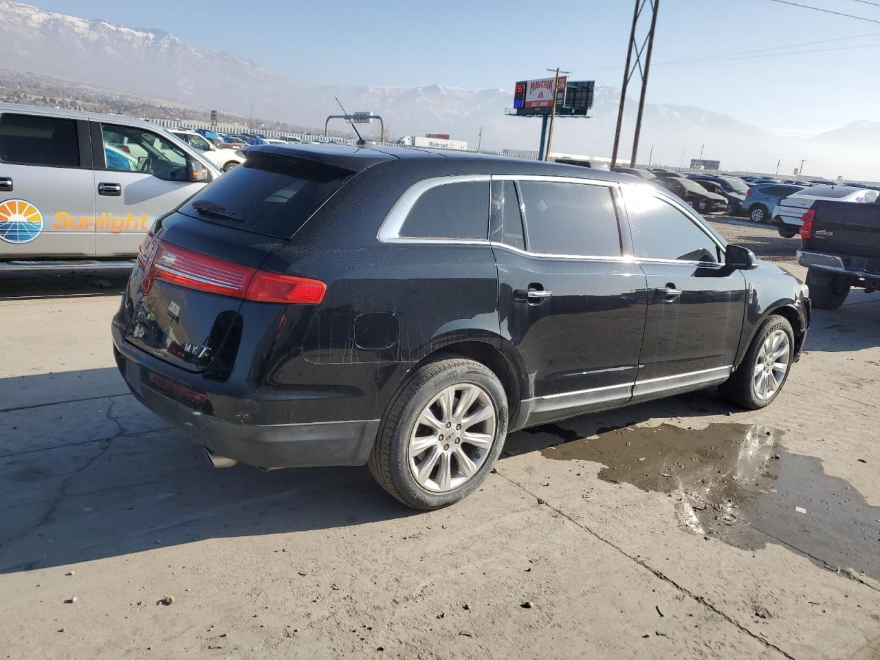 VIN 2LMHJ5FK7GBL03145 2016 LINCOLN MKT no.3