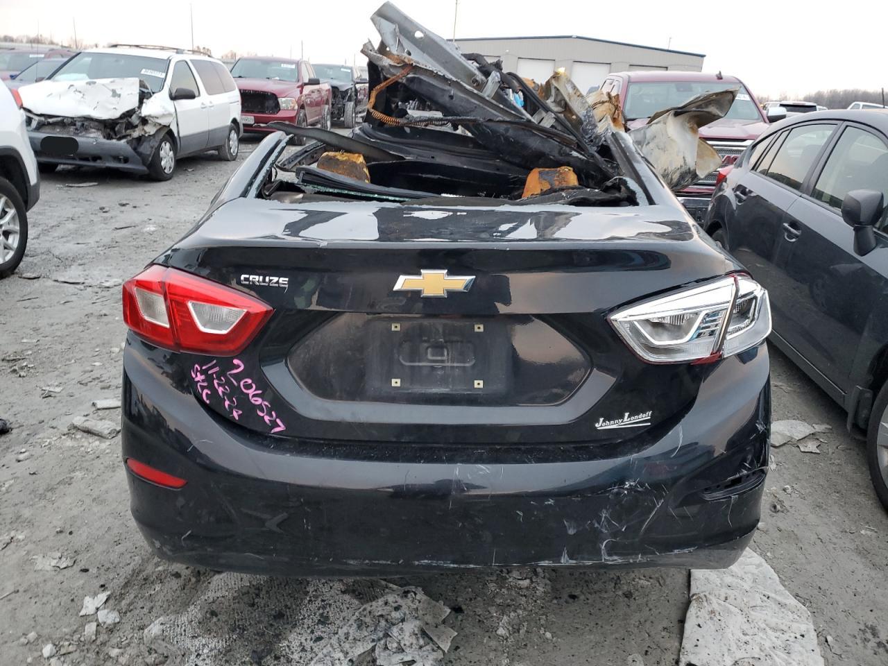 2018 Chevrolet Cruze - Image 6