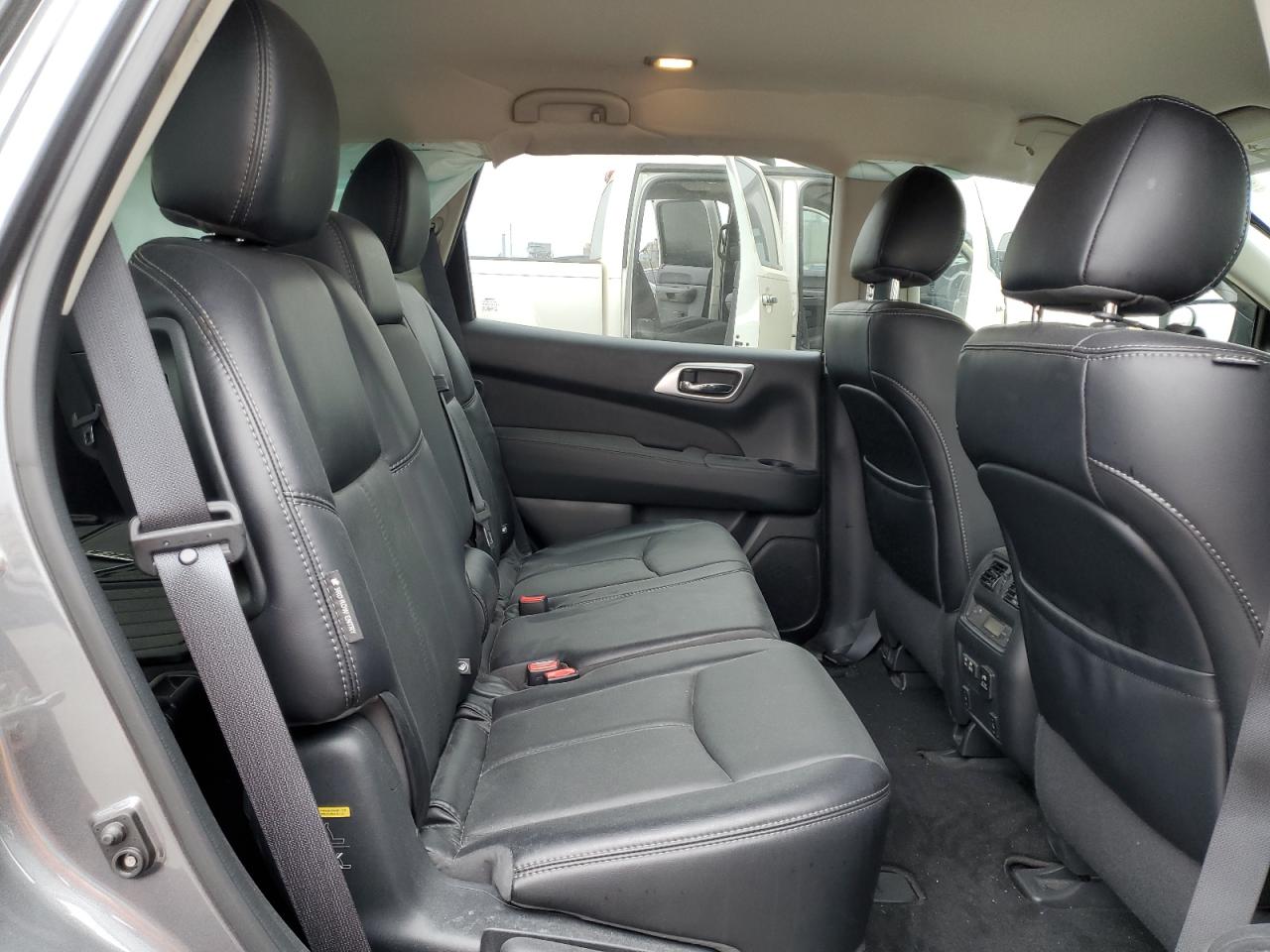 2020 Nissan Pathfinder - Image 11