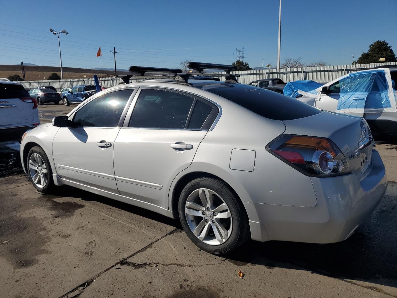 2011 Nissan Altima - Image 2
