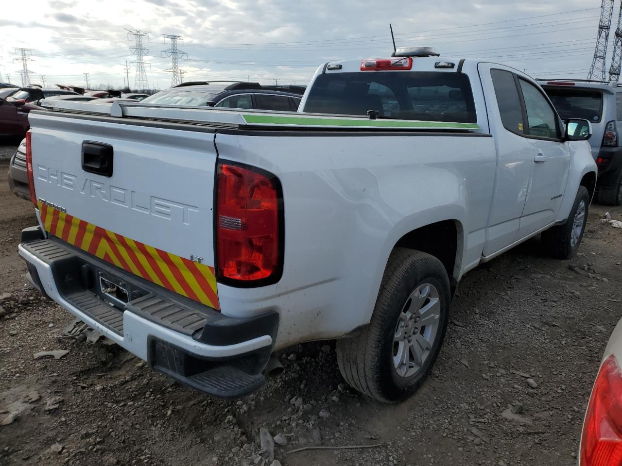 VIN 1GCHSCEA3N1121235 2022 CHEVROLET COLORADO no.3