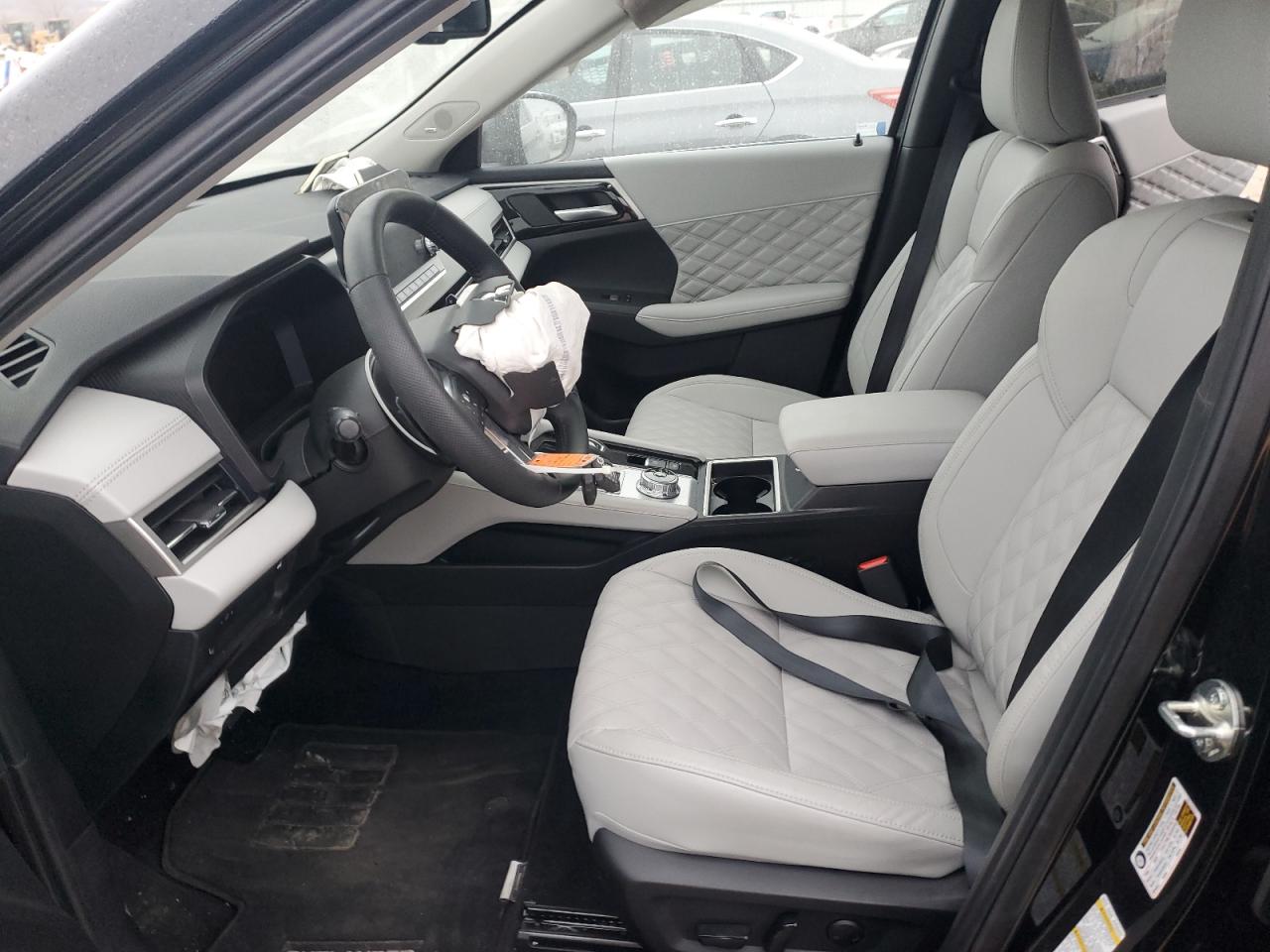 2024 Mitsubishi Outlander - Image 7