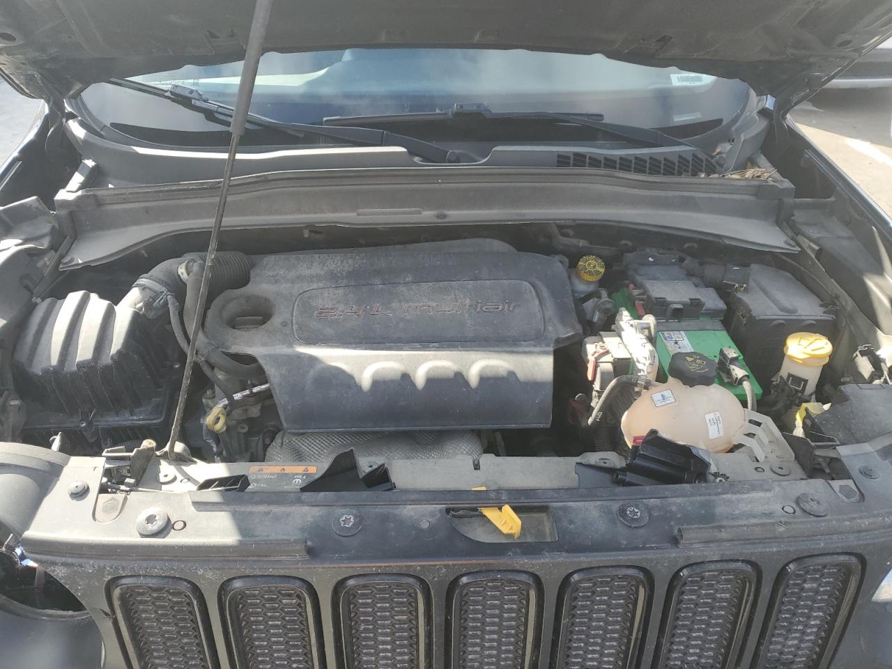 2017 Jeep Renegade - Image 12