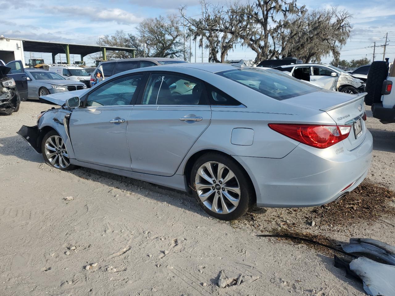 2013 Hyundai Sonata - Image 2