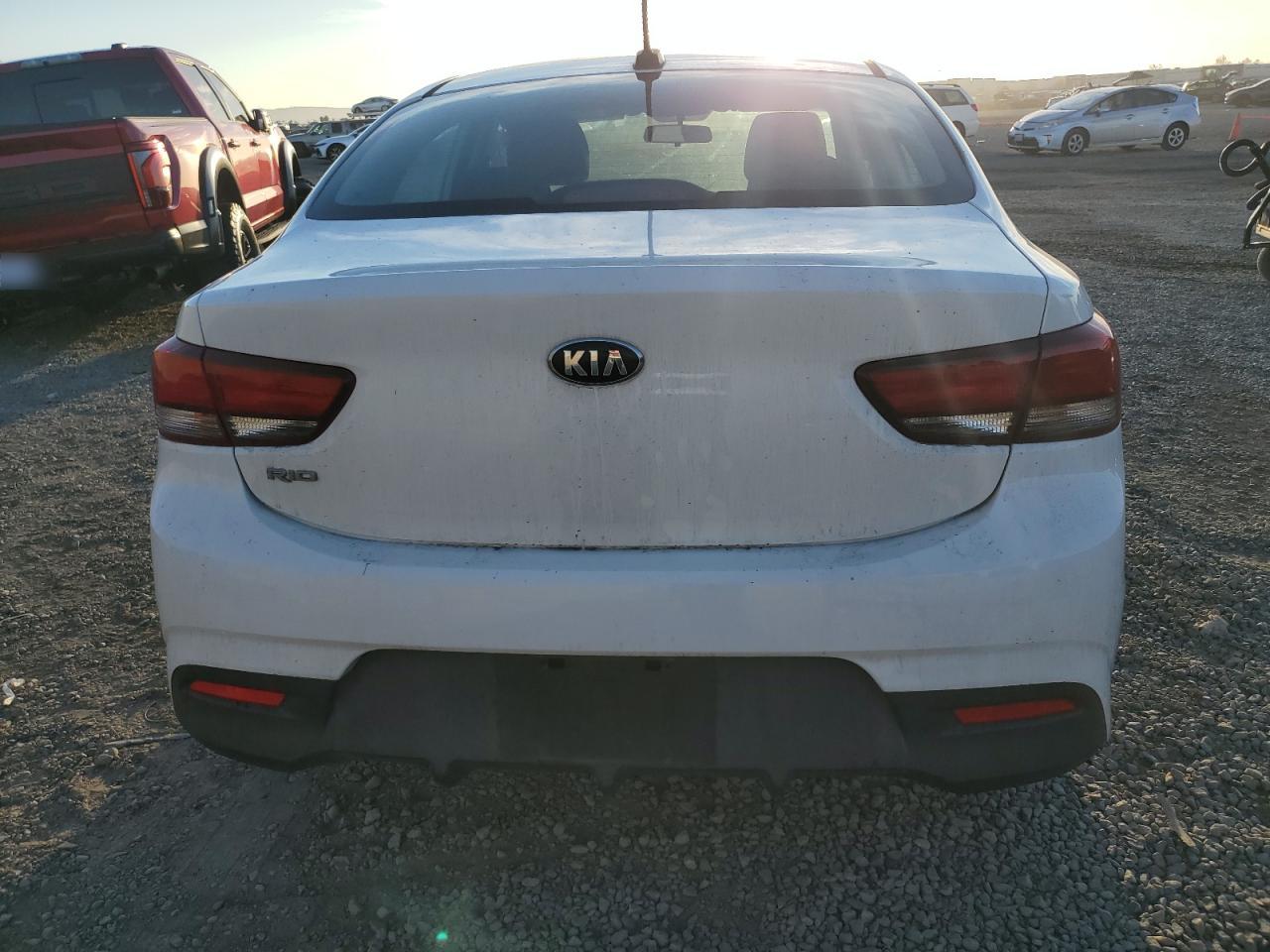 VIN 3KPA24AB1JE048184 2018 KIA RIO no.6