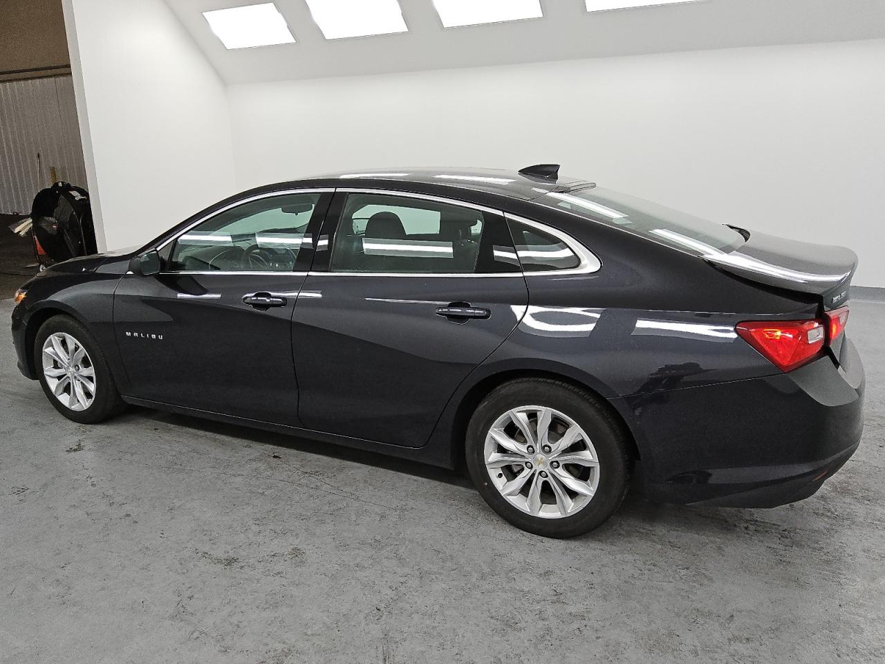 2023 Chevrolet Malibu - Image 2