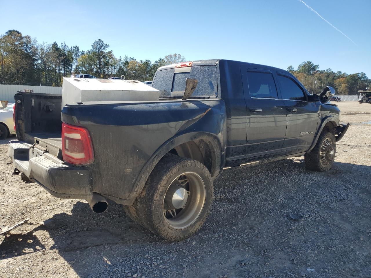 2019 RAM 3500 - Image 3