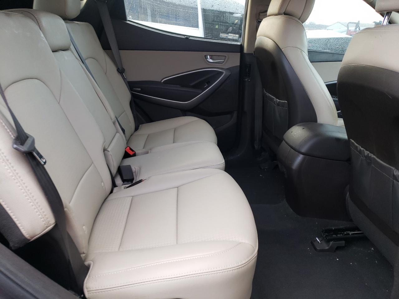 2015 Hyundai Santa Fe - Image 10