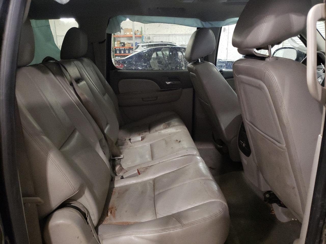 2013 Chevrolet Suburban - Image 11