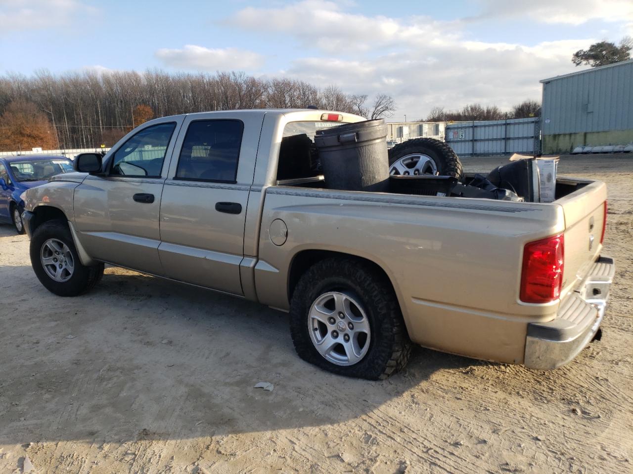 2005 Dodge Dakota - Image 2
