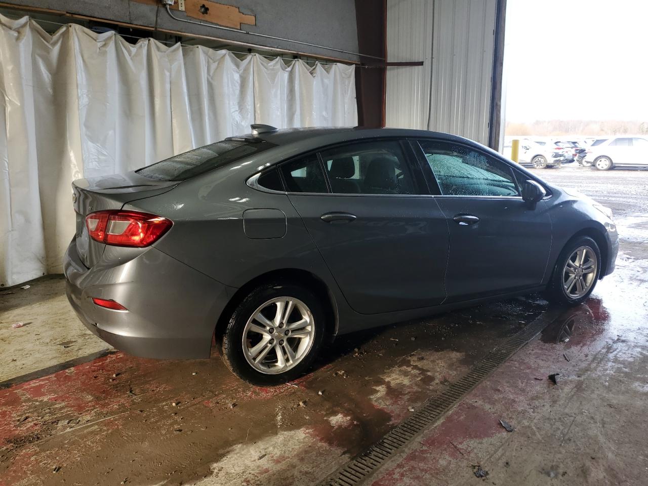 VIN 1G1BE5SM7J7140328 2018 CHEVROLET CRUZE no.3