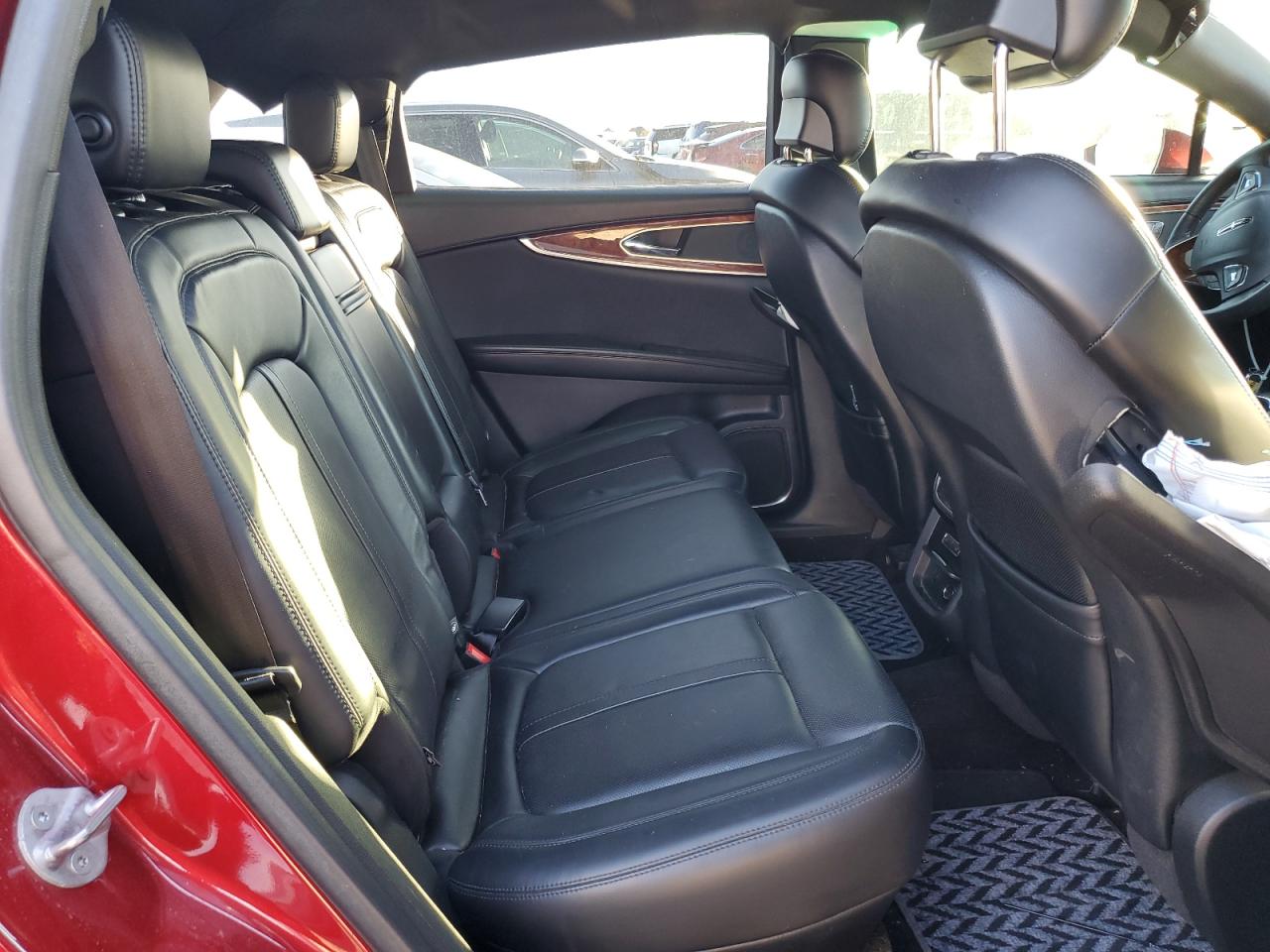 2018 Lincoln MKX - Image 11