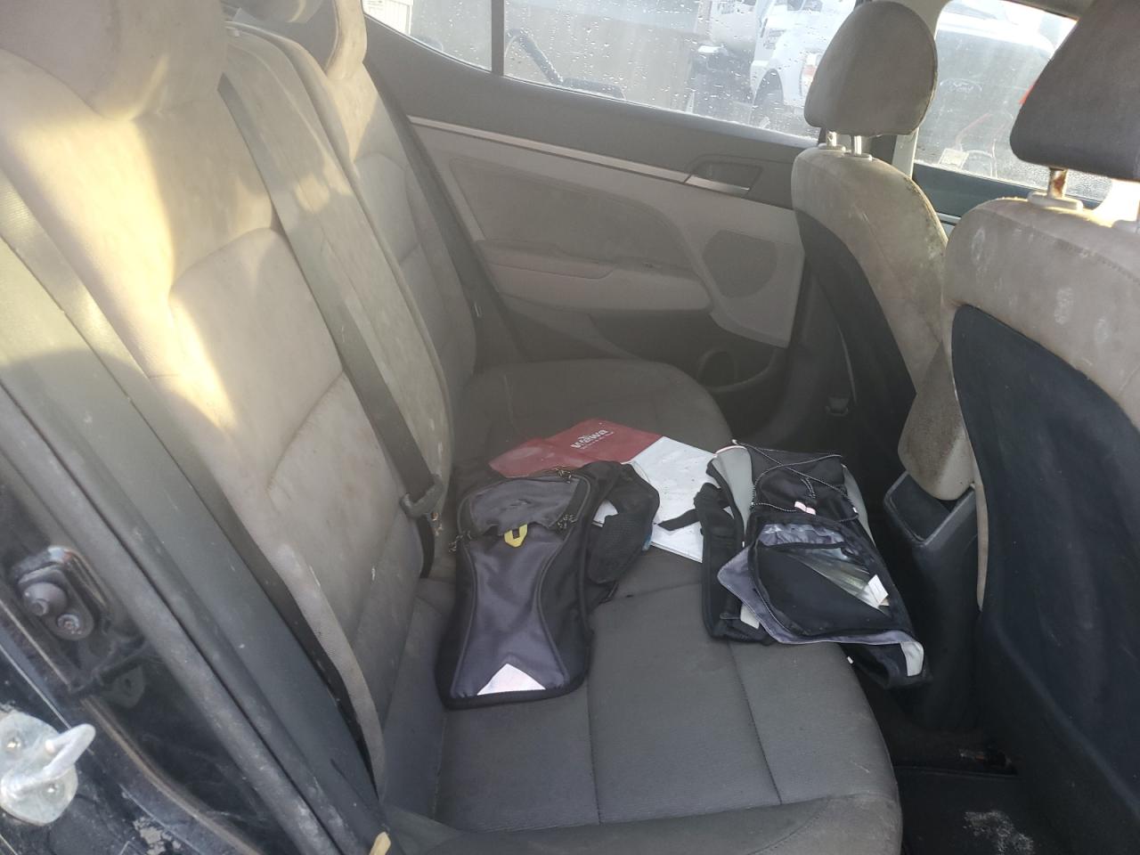 2018 Hyundai Elantra - Image 10
