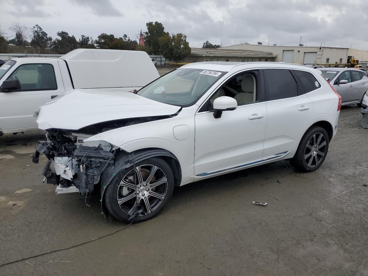 VIN LYVBR0DL7JB121258 2018 VOLVO XC60 no.1