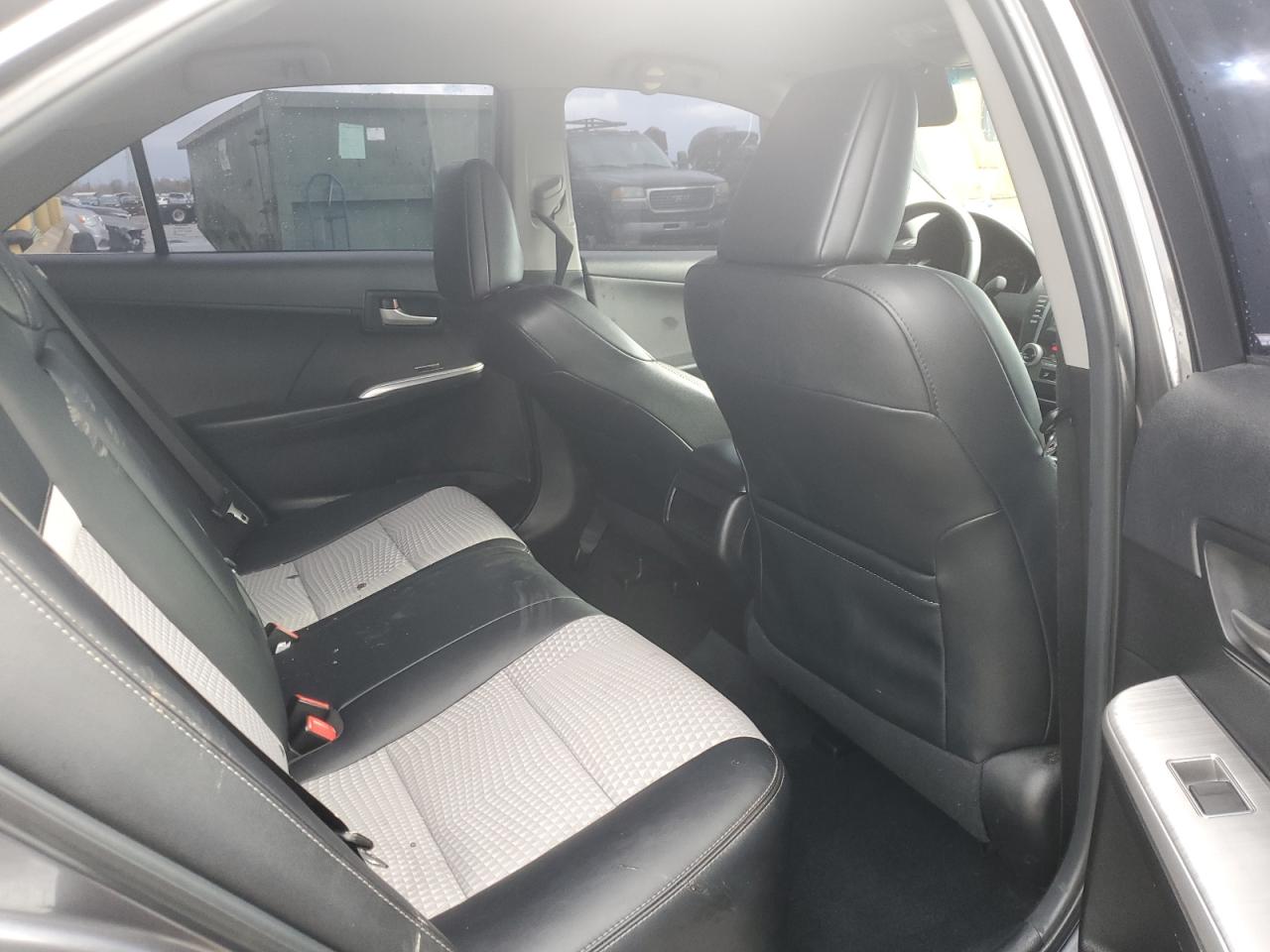 2014 Toyota Camry - Image 10