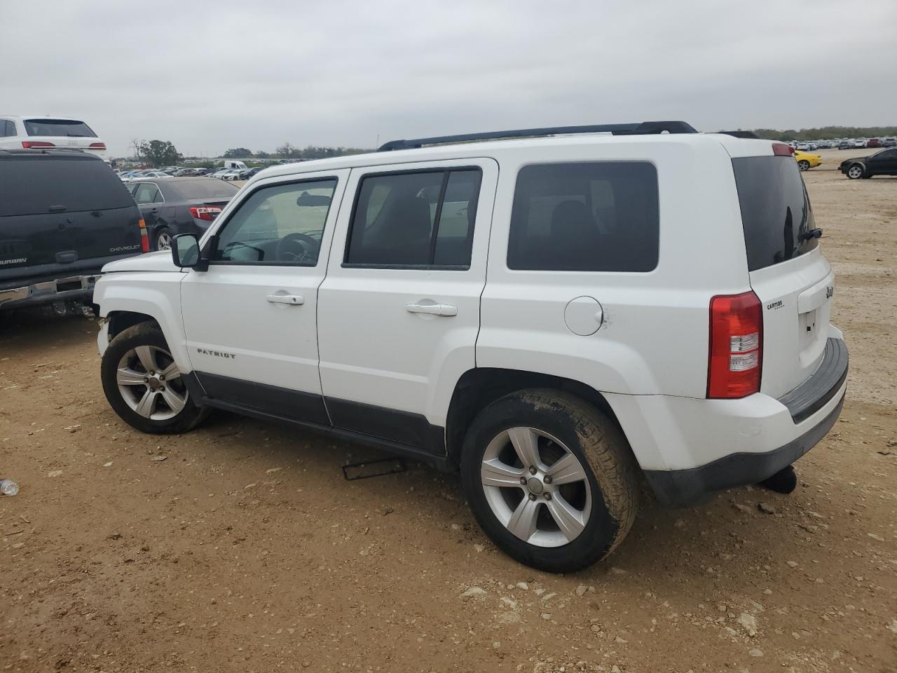 VIN 1C4NJPBB5ED672792 2014 JEEP PATRIOT no.2