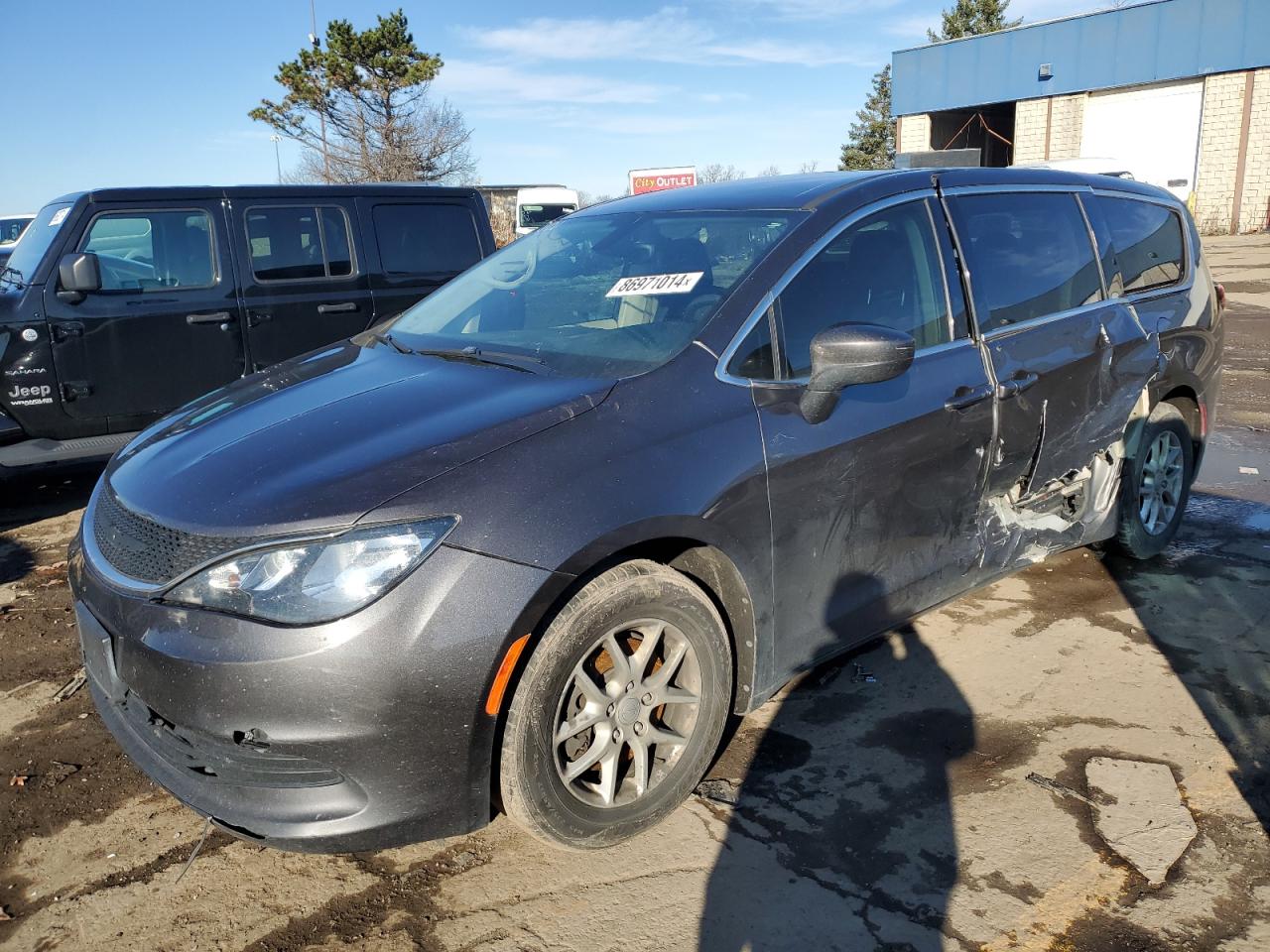 VIN 2C4RC1DG2HR502179 2017 CHRYSLER PACIFICA no.1