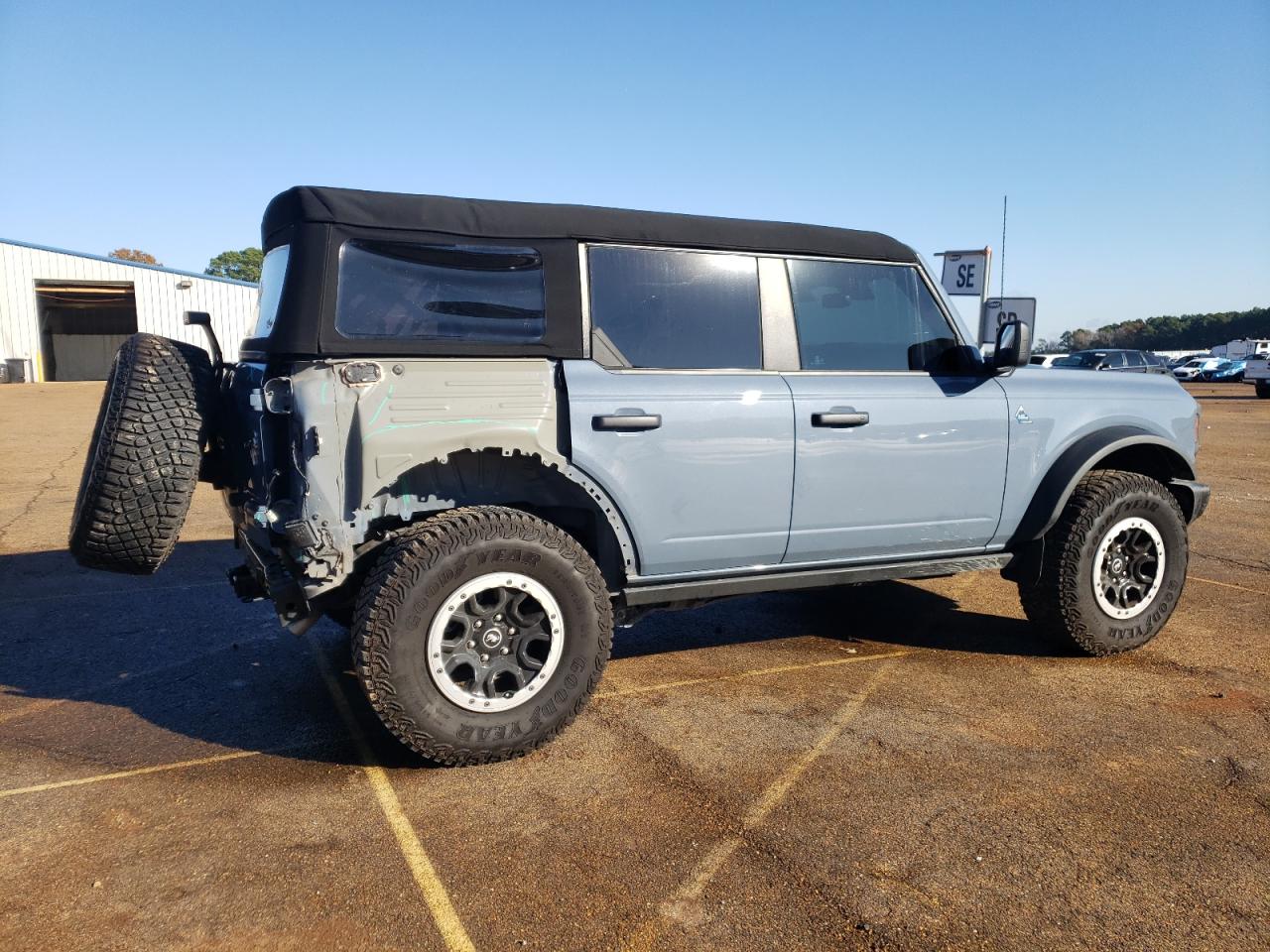 2023 Ford Bronco - Image 3
