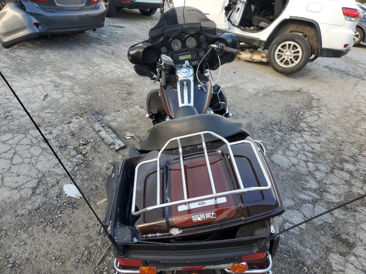 2011 Harley-Davidson Flhtcu VIN: 1HD1FC413BB653077 Lot: 83569164