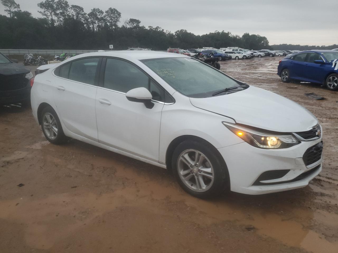 2018 Chevrolet Cruze - Image 4