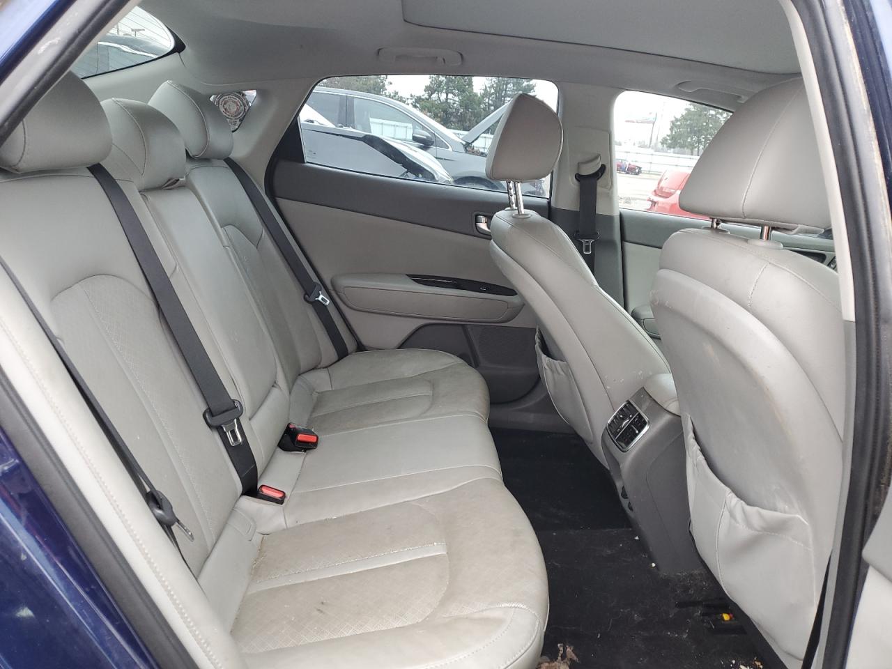 2017 Kia Optima - Image 10