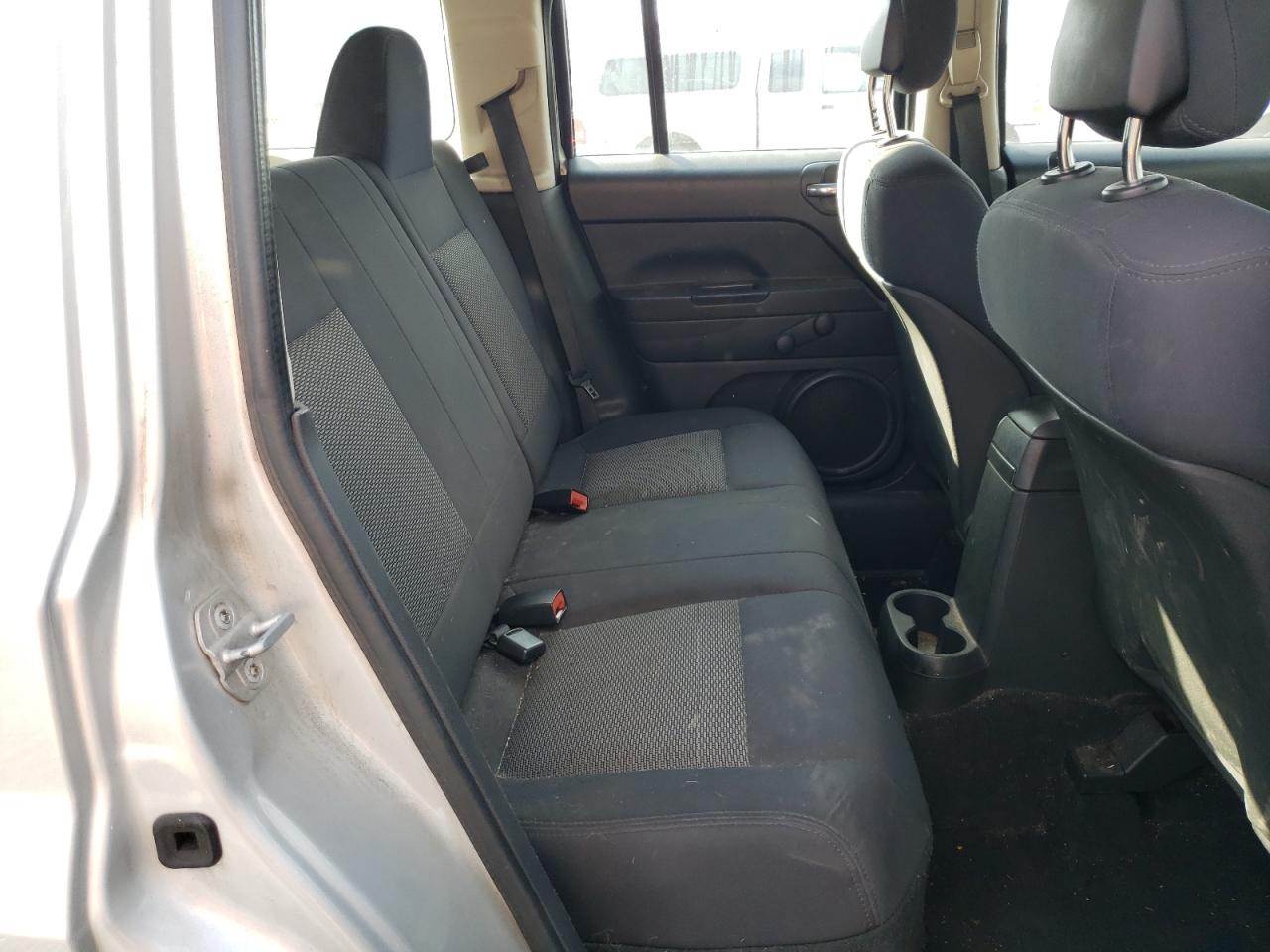2010 Jeep Liberty (Patriot) - Image 11