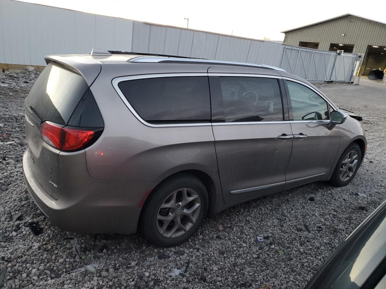 2017 Chrysler Pacifica - Image 3