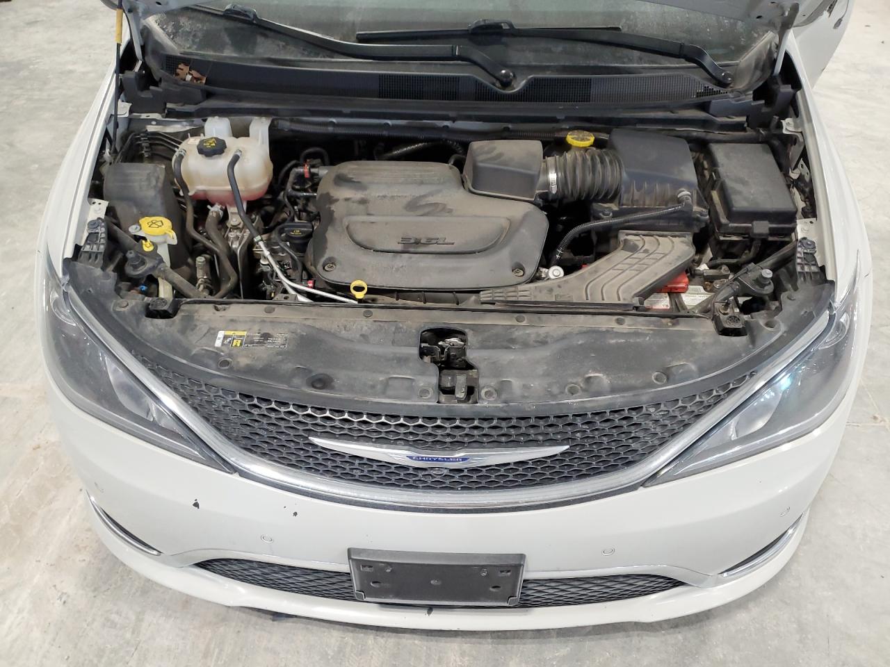 2020 Chrysler Pacifica - Image 12