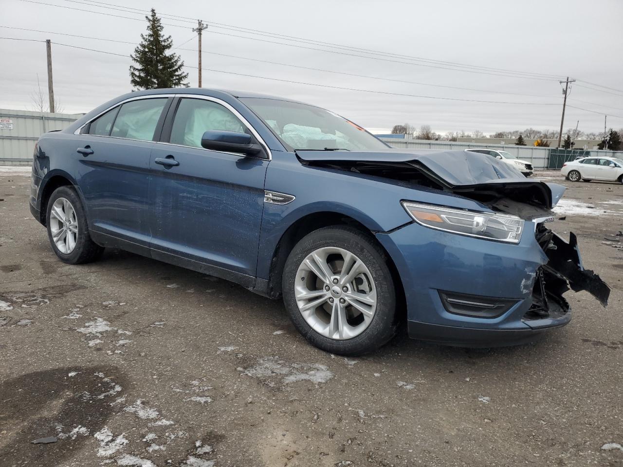 VIN 1FAHP2E84KG100434 2019 FORD TAURUS no.4