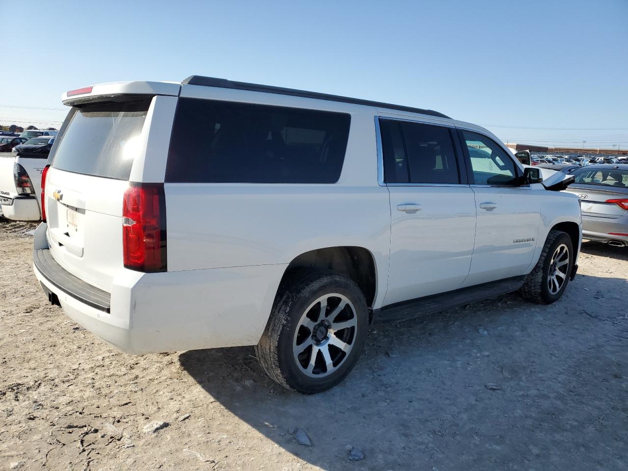 VIN 1GNSCGKC9HR244423 2017 CHEVROLET SUBURBAN no.3