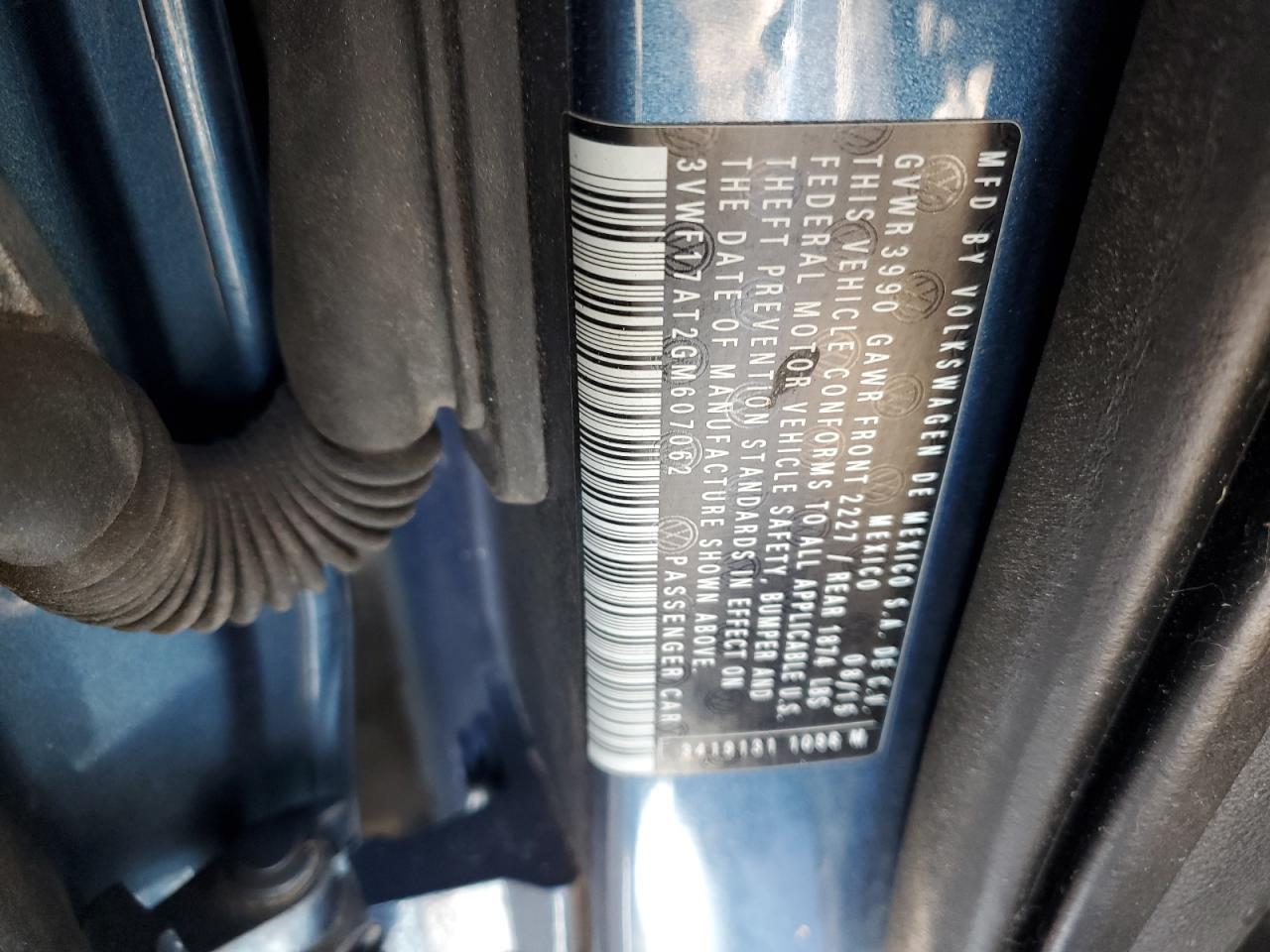 2016 Volkswagen Beetle - Image 12