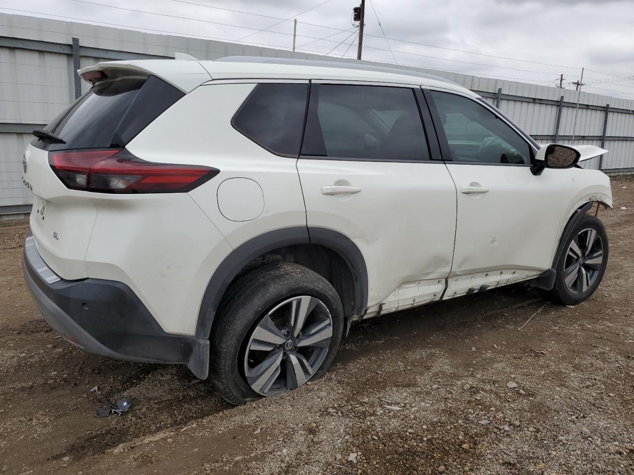 2021 Nissan Rogue - Image 3