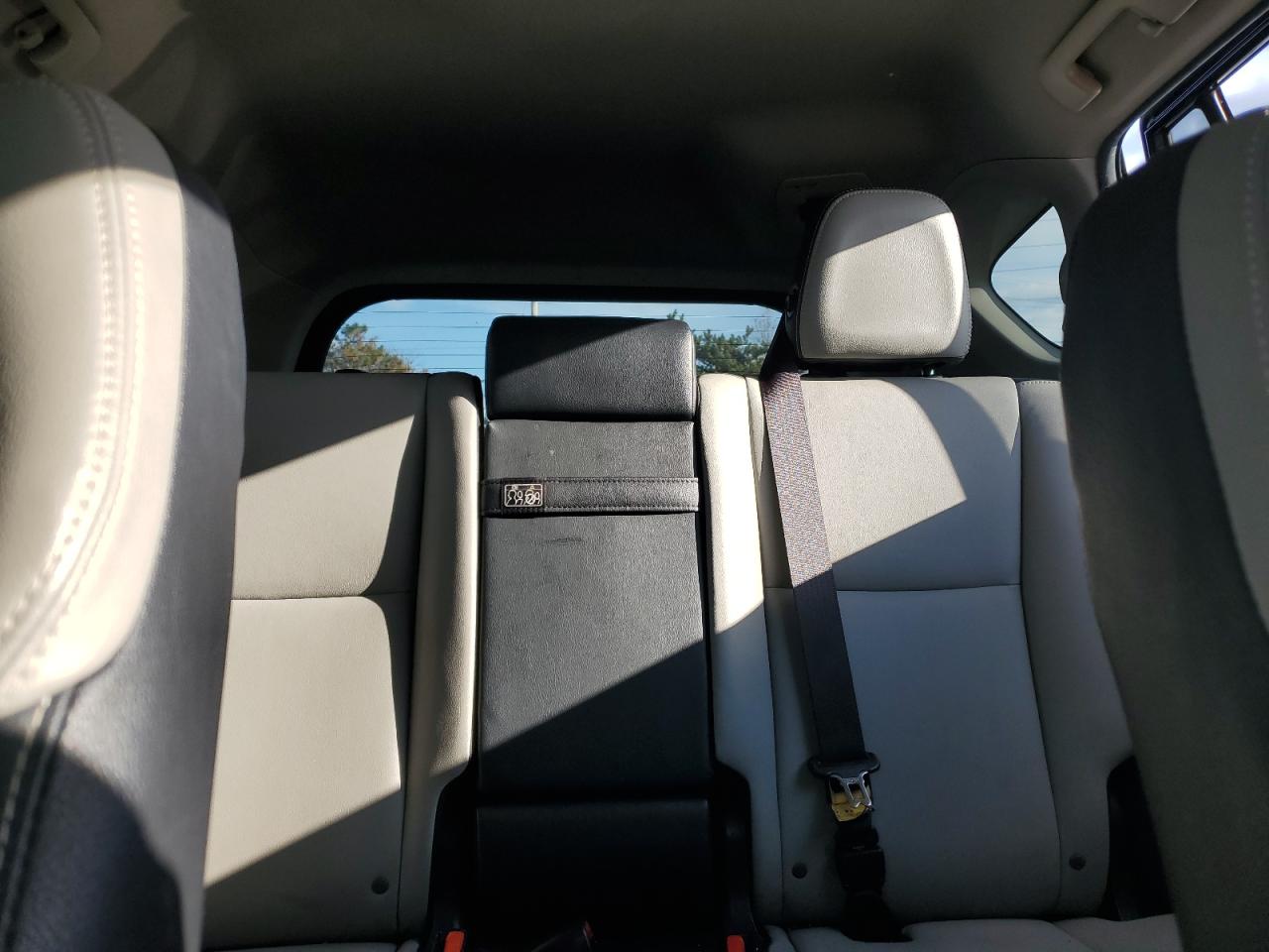 2017 Toyota RAV 4 - Image 10