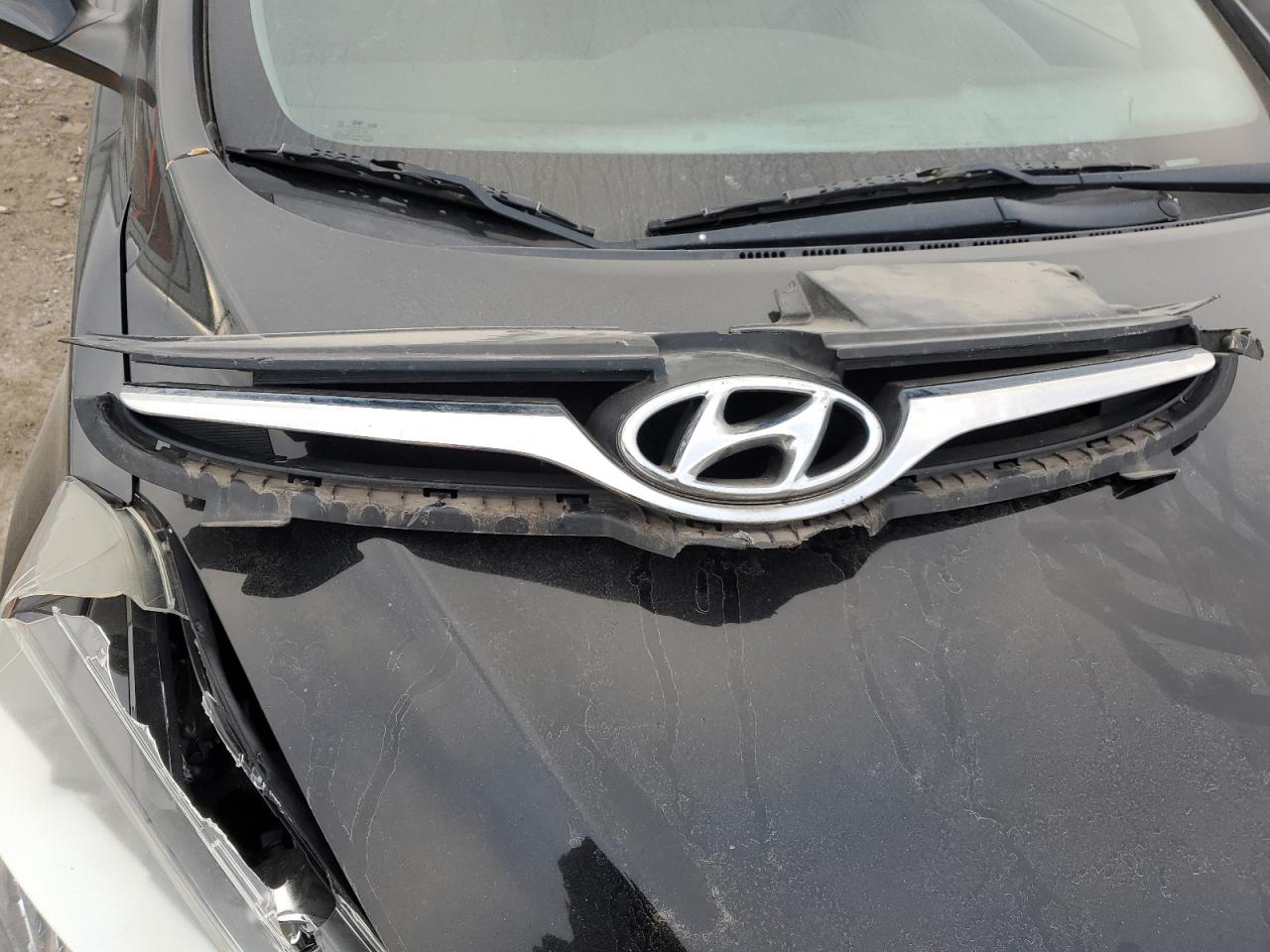 2015 Hyundai Elantra - Image 12